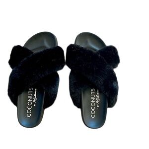Coconuts by Matisse Slippers/Sandals Slip On Crossover Soft Fuzzy Whimsigoth Sz7